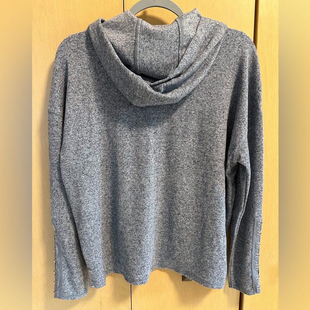 Chaser Long-Sleeve Top with Hood- NWT - Picture 4 of 8